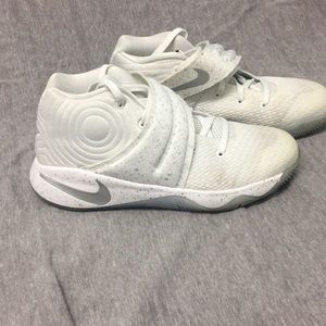 Nike Kyrie 2 youth sneaker